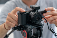Sony A Zv-e10 + 16-50mm Zoom Milc 24, 2 Mp Cmos 6000 X 4000 P 10
